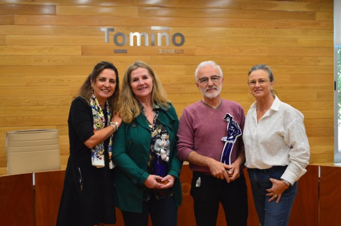 Tomin?o rende homenaxe a du?as vidas dedicadas a ensinar con corazón
