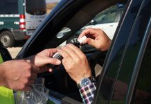 Un conductor cuadruplica la tasa de alcohol tras chocar contra un muro en Baiona