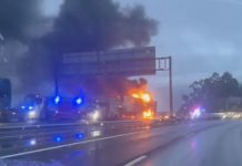 Cortada la AP-9 a la altura de Mos por el remolque de un camión ardiendo