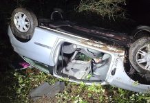 Excarcelado un joven de Gondomar tras caer el coche en el que viajaba por un desnivel en Tomiño