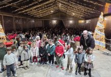 La Navidad ya luce por las calles de Baiona
