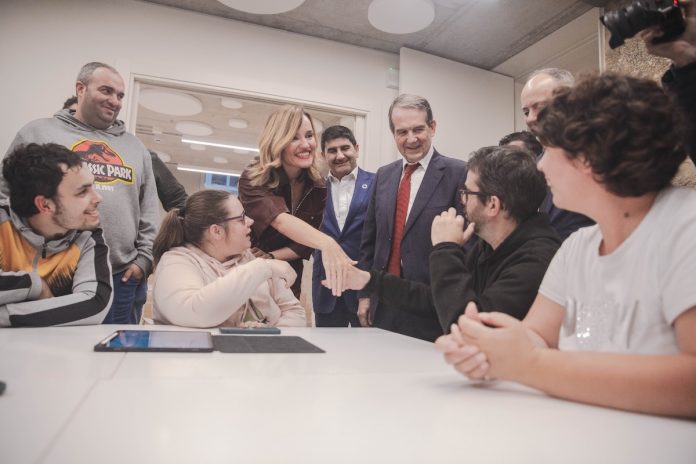 Pilar Alegría visita Down Vigo 3