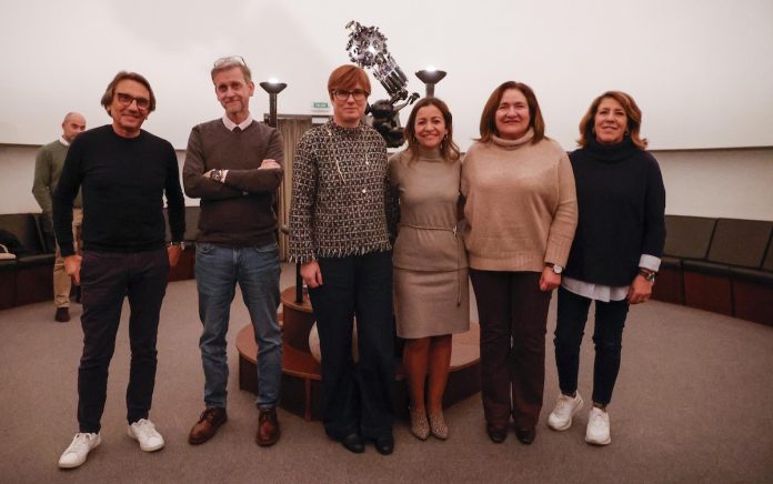 Ana Ortiz-Marta VillaverdeVisitaPlanetarioIPMPA (1)