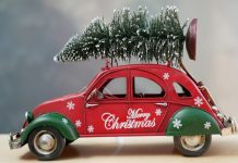 Gran exposición de coches decorados con motivos de Navidad en Camos