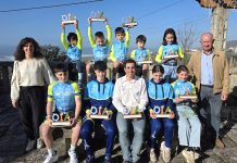 Oia reconoce a la Academia Oiense Miniblues por sus logros en la temporada 2025