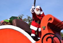 Oia se llena de ilusión para dar la bienvenida a la Navidad con la visita de Papá Noel y la Cabalgata de Reyes
