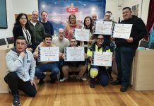 El Erizana CF y “Baigaleta”, ganadores del certamen de adornos navideños reciclados de Baiona