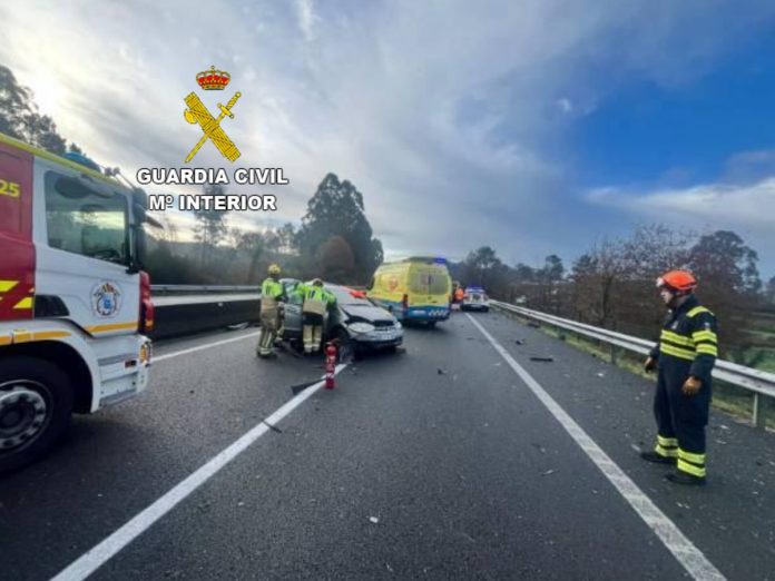 accidente ap9 camion peligrosas coche