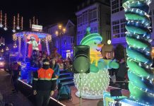 La Cabalgata de Reyes congregó a cientos de personas en Baiona