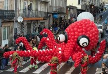 La Cabalgata de Reyes de Nigrán repartió 600 kilos de caramelos y 15.000 globos biodegradables