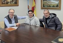 El alcalde de A Guarda recibe a Helena Alonso tras finalizar el rodaje de su documental