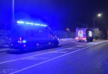 Los bomberos del GES de O Val Miñor sofocan un incendio en una vivienda de Nigrán