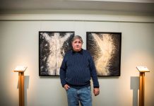 El pintor vigués con discapacidad visual XavierE expone en el Museo Tiflológico de la ONCE en Madrid