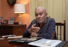 Nigrán rinde homenaje a su maestro más veterano con el documental «O mestre Antonio Roade»