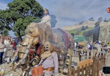 El Gran Elefante y los seres fantásticos irrumpen en la Arribada de Baiona