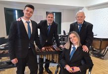 Tres generaciones unidas por la música en Mougás