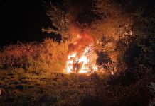 Arde un coche tras un accidente en Oia