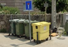 Baiona reubica temporalmente contenedores por las obras en la Avenida Julián Valverde