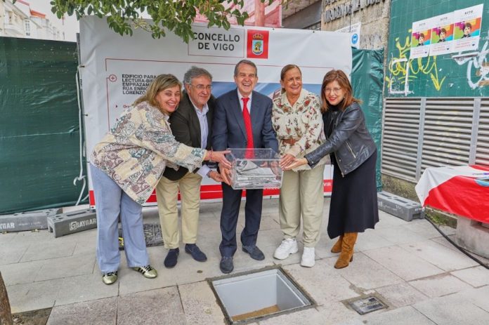 acto de colocación de la primera piedra de la biblioteca de Teis