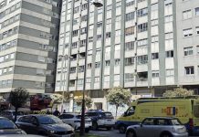 Un aparatoso incendio en la Avenida de Portanet moviliza a los servicios de emergencia