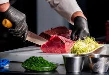 Tomiño acoge una exclusiva experiencia gastronómica dedicada al atún rojo y al arte del ronqueo