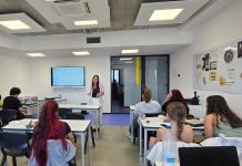 Alumnos del Colegio Lar conocen el trabajo del CIM de Mos en una jornada sobre atención a las mujeres y violencia de género