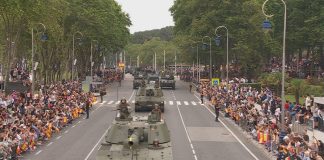 Vigo se vuelca con el Día de las Fuerzas Armadas en un desfile presidido por los Reyes y la princesa Leonor