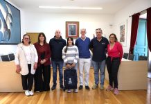 Baiona recibe a la joven canoísta Mara Ludeña tras proclamarse campeona gallega