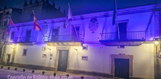 Baiona se ilumina de morado para dar visibilidad a la fibromialgia