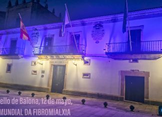 Baiona se ilumina de morado para dar visibilidad a la fibromialgia