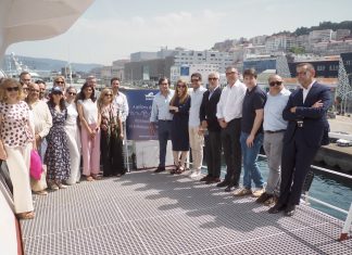 Miriam Reyes transforma el histórico valo de Pereira en Beiramar con un verso dedicado al mar y la memoria