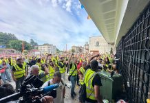 Paro total en la recogida de basura de Vigo al inicio de la huelga indefinida por un «convenio digno»