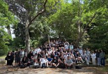 El alcalde de Nigrán visita la isla de San Simón con alumnado del IES Proval