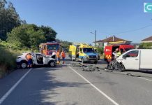 Dos heridos graves en una colisión frontal entre un turismo y una furgoneta en Mos