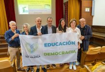 La Bandera de la Democracia ondeará en todos los centros educativos de la Eurociudade Tui-Valença