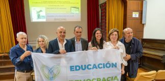 La Bandera de la Democracia ondeará en todos los centros educativos de la Eurociudade Tui-Valença