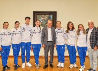 Vigo celebra el histórico salto del Club Maniotas a la élite de la gimnasia