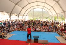 Miles de personas llenan el Pazo de Mos en la X edición de “Canto Conto”