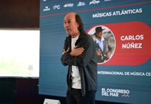Carlos Núñez clausura en Vigo la II edición del Congreso del Mar