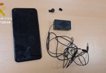 Sorprenden a dos aspirantes usando dispositivos electrónicos para copiar en el examen del carnet de conducir