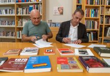 Tui recibe más de 100 libros para ampliar su colección sobre memoria democrática