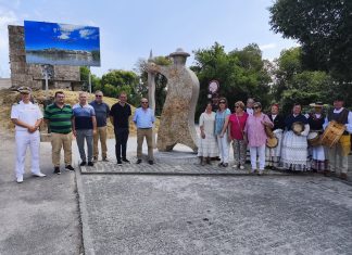 Tui rinde homenaje a los peregrinos con una escultura de Rai en el histórico inicio del Camino Portugués