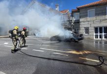 El incendio de un vehículo obliga a cortar la carretera que une Tui con Gondomar
