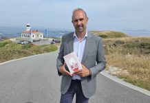 El baionés Jesús Vasconcellos presenta en Baiona su novela ‘La falsa gurú’