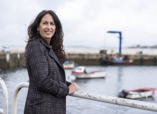 María Oruña presenta ‘La Cámara de las Maravillas’ en la Librería Atlántica de A Guarda