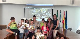 Alumnos del CPI Manuel Suárez Marquier analizan el futuro del comercio local en O Rosal con un proyecto audiovisual