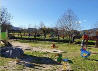 Unos 150 escolares participan en una limpieza ambiental en el entorno del río Tamuxe y el Parque de Pías