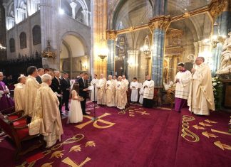 Tui reivindica el municipalismo y llama al diálogo en la histórica Ofrenda del Antiguo Reino de Galicia