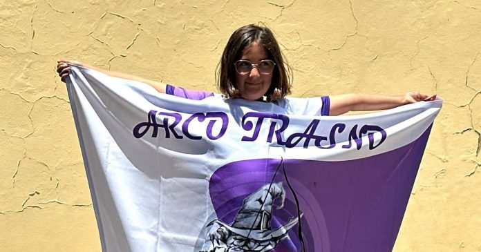 Valentina Álvarez tiro con aarco guarda