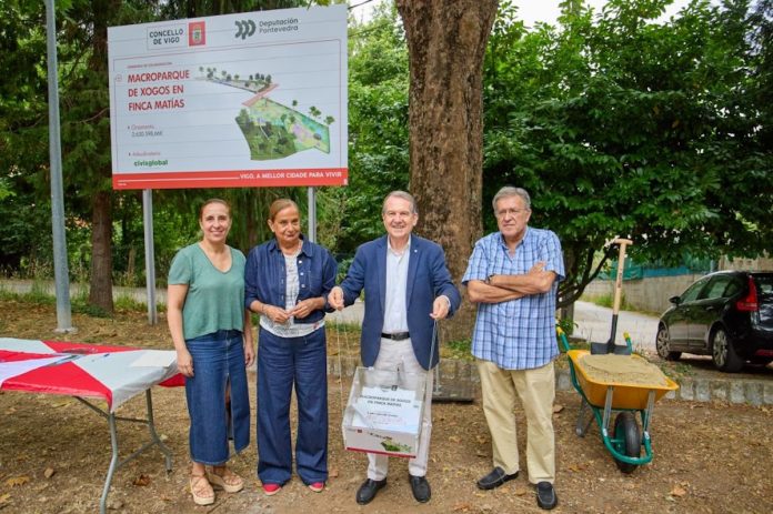colocación primera piedra parque infantil-Finca Matías-Vigo